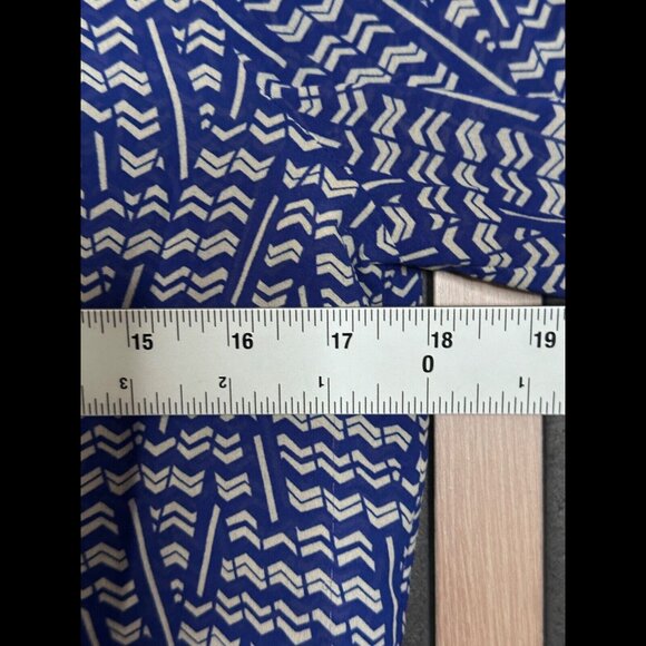 HD in Paris Blouse US 0 Womens Anthropologie Blue Geometric Henley Roll Blouse - Picture 3 of 8